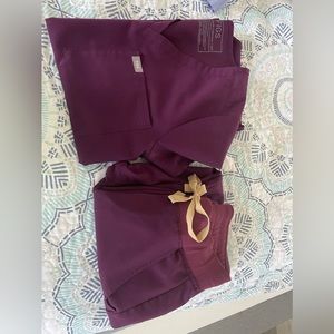 Figs scrub set; purple shadow. Very good condition.